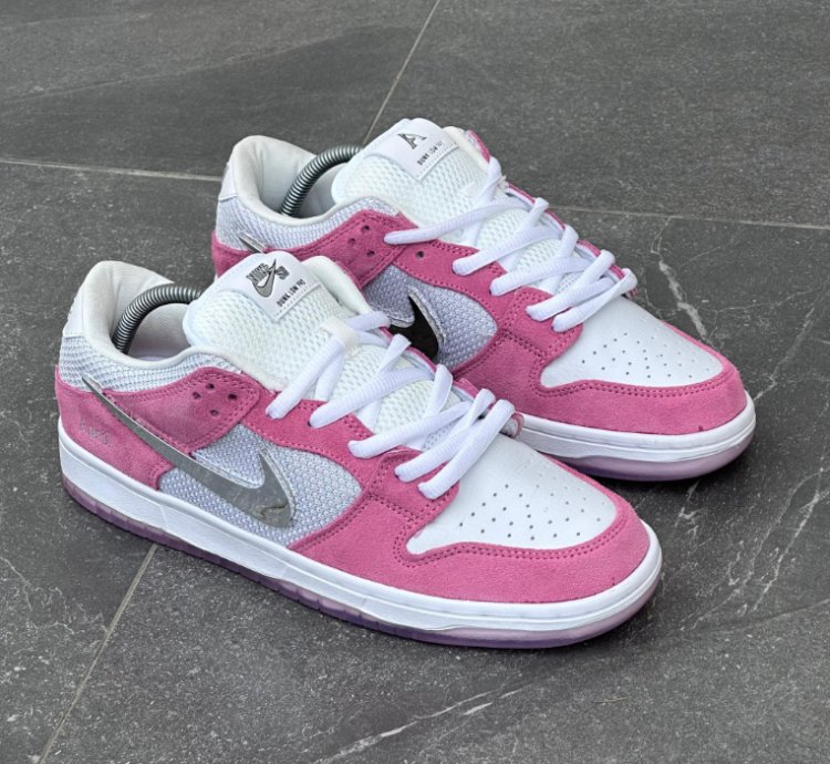 Nike SB Dunk Low April Skateboards Pink