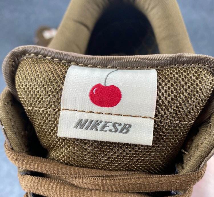 Nike SB Dunk Low Stussy Cherry