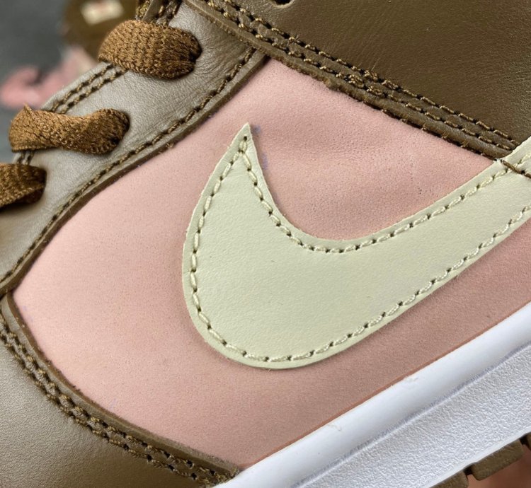 Nike SB Dunk Low Stussy Cherry