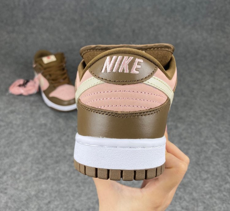 Nike SB Dunk Low Stussy Cherry