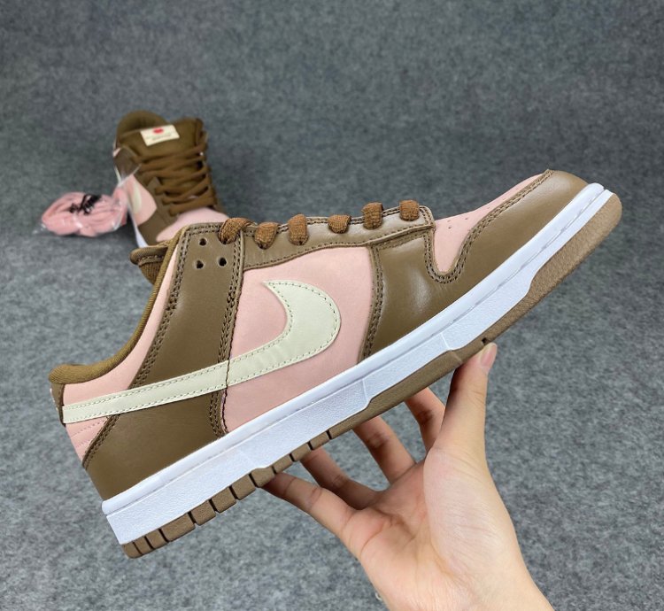 Nike SB Dunk Low Stussy Cherry