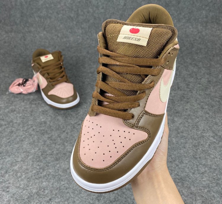 Nike SB Dunk Low Stussy Cherry