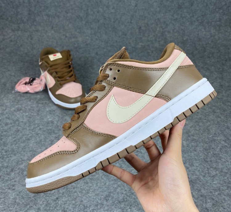 Nike SB Dunk Low Stussy Cherry