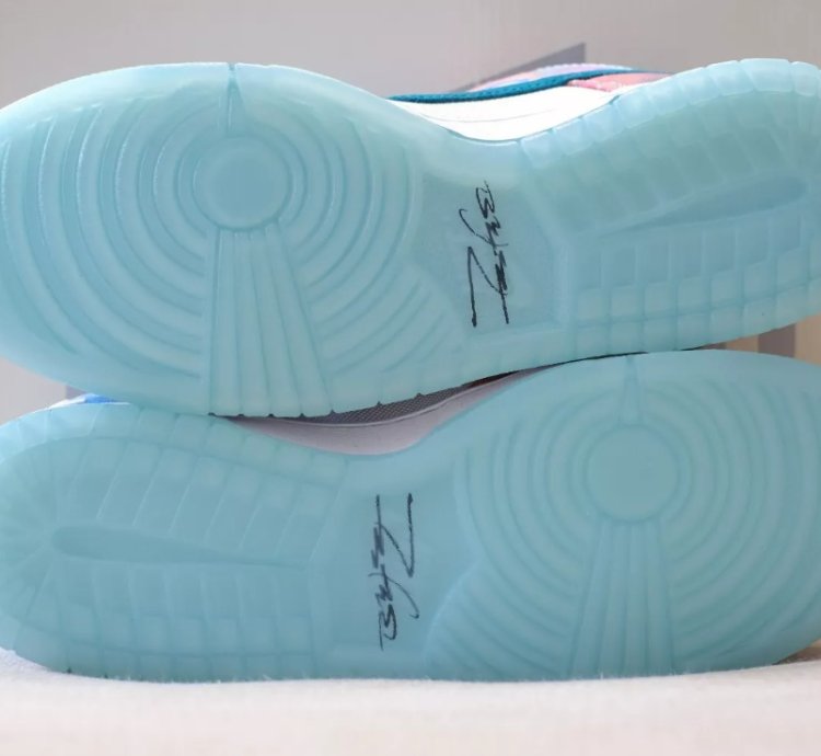 Nike SB Dunk Low Futura Laboratories Bleached Aqua