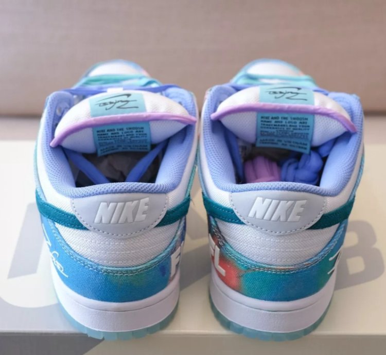 Nike SB Dunk Low Futura Laboratories Bleached Aqua