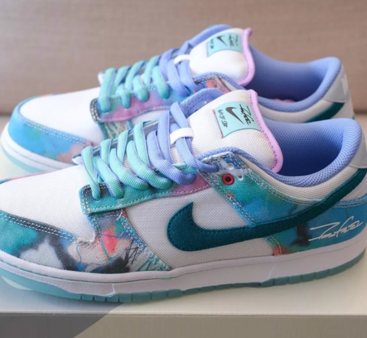 Nike SB Dunk Low Futura Laboratories Bleached Aqua