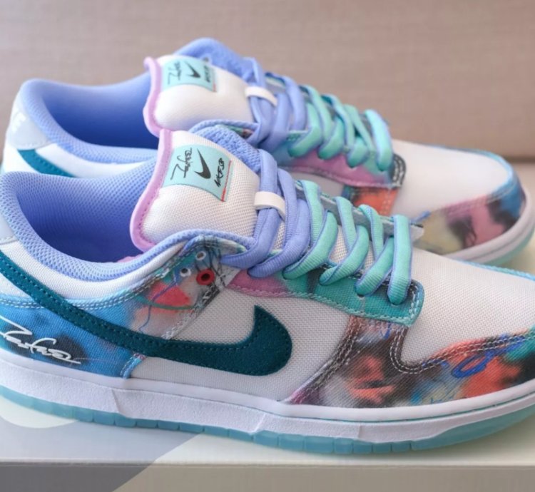 Nike SB Dunk Low Futura Laboratories Bleached Aqua