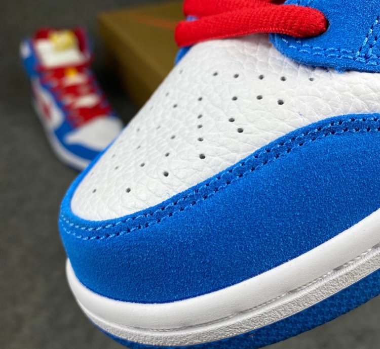 Nike SB Dunk High Doraemon