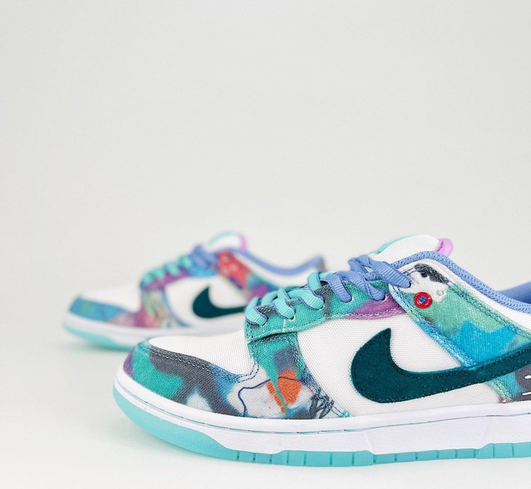 Futura Laboratories x Nike Dunk Low SB Bleached Aqua