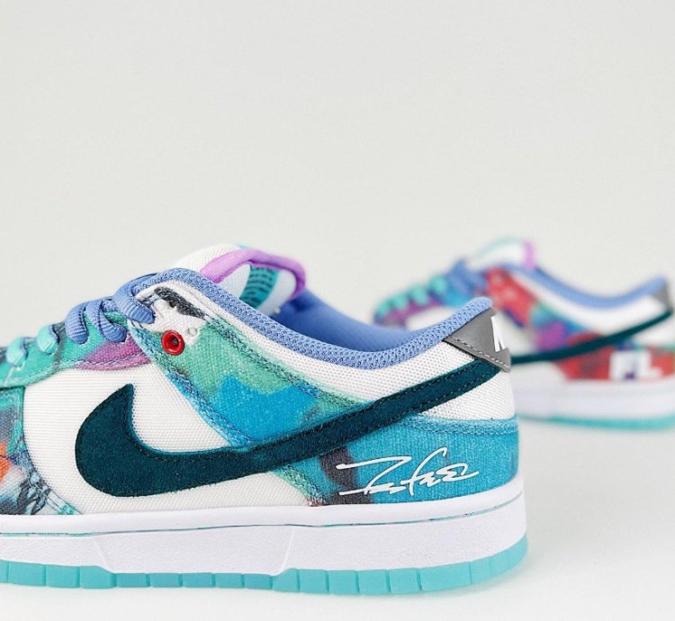 Futura Laboratories x Nike Dunk Low SB Bleached Aqua