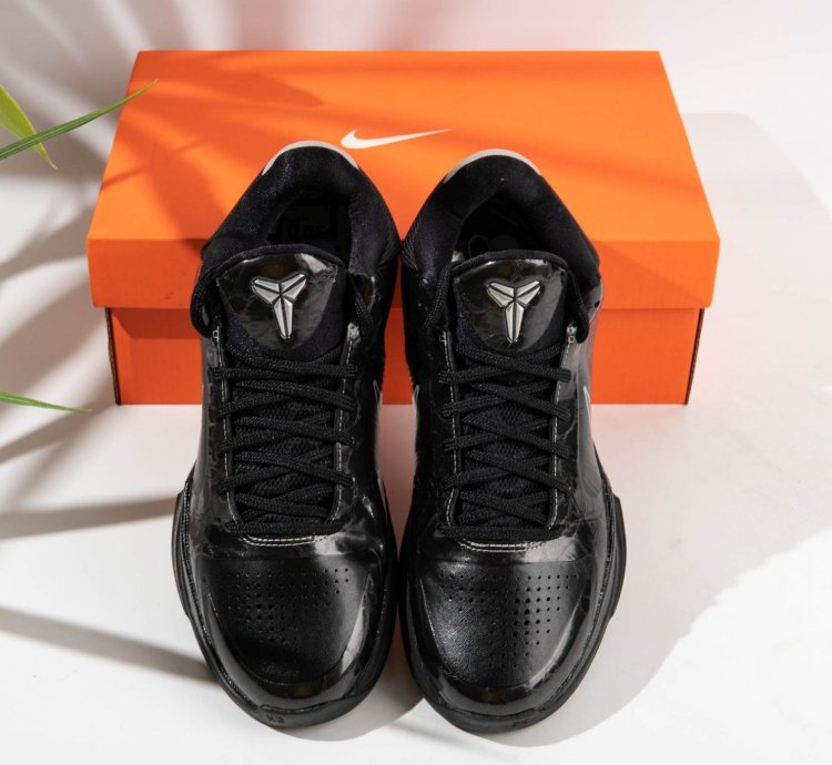 Nike Kobe 4 Blackout