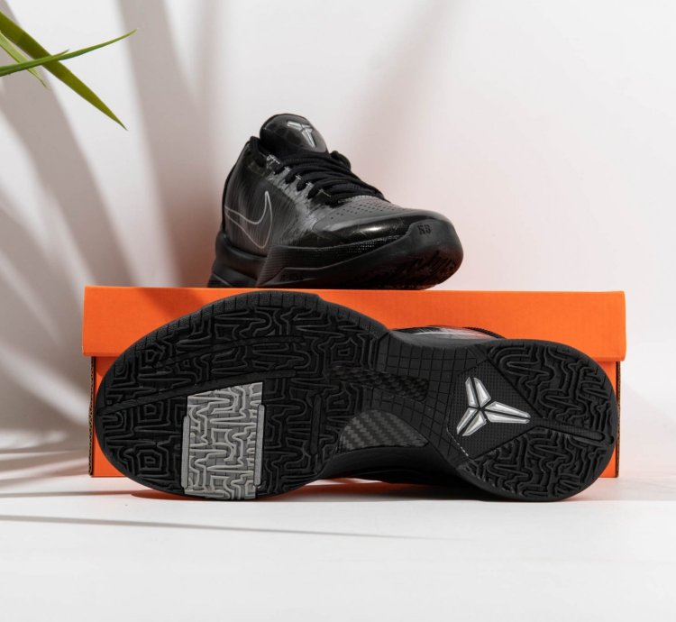 Nike Kobe 4 Blackout