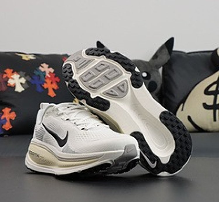 NIKE AIR ZOOM VOMERO 18 HM6803-101