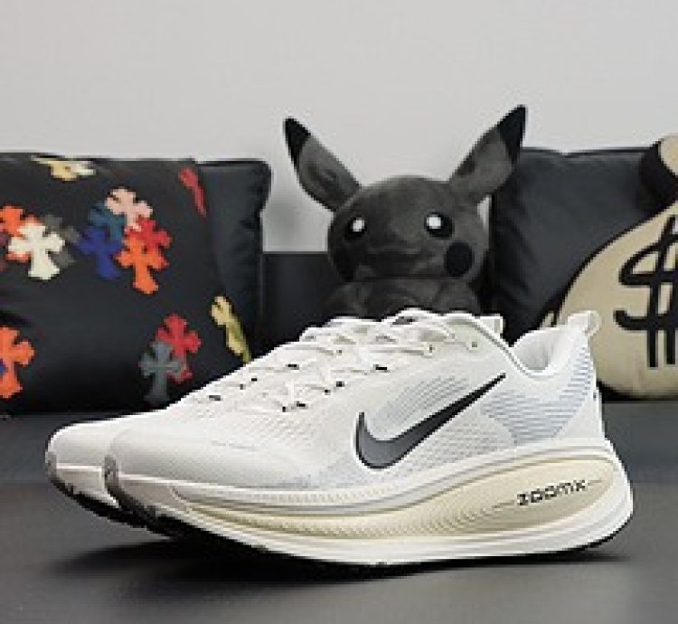 NIKE AIR ZOOM VOMERO 18 HM6803-101