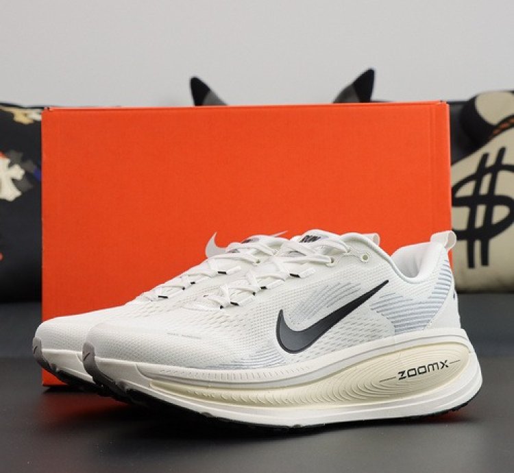 NIKE AIR ZOOM VOMERO 18 HM6803-101