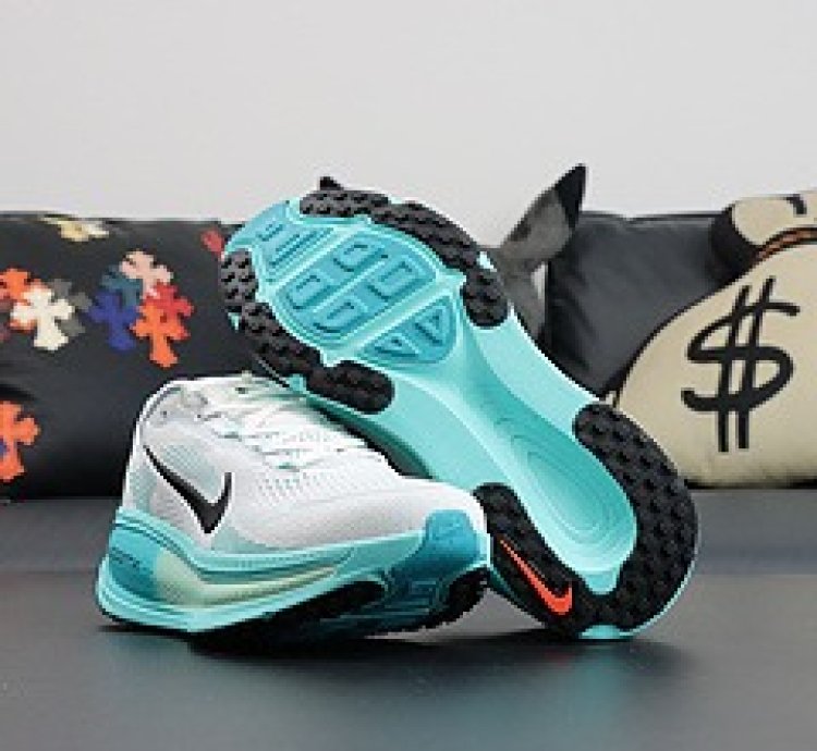 NIKE AIR ZOOM VOMERO 18 HM6803-103