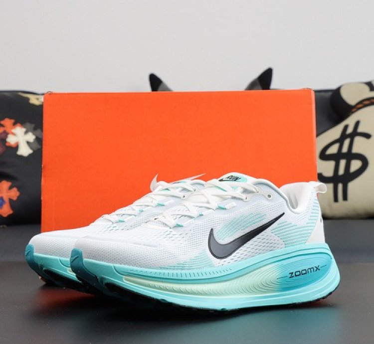 NIKE AIR ZOOM VOMERO 18 HM6803-103