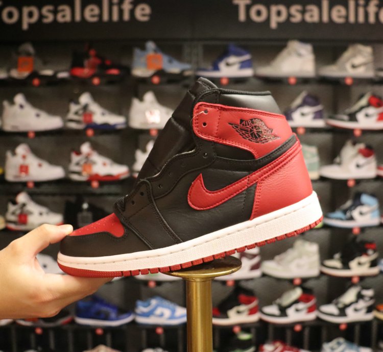 Air Jordan 1 Retro High OG 'Banned' 2016 [also worn by Rihanna]