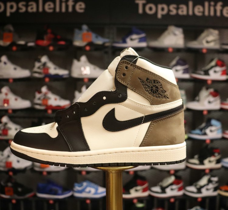 Air Jordan 1 Retro High OG 'Dark Mocha'