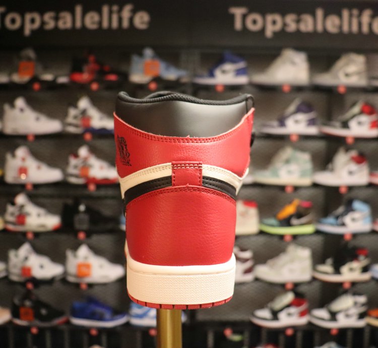 Air Jordan 1 Retro High OG 'Bred Toe'