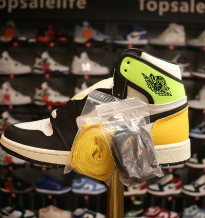 Air 1 Retro High OG Volt Gold Sneakers