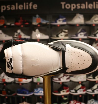 Jordan Retro High Satin Black Toe