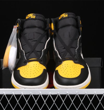 Air Jordan Retro High OG Yellow Toe