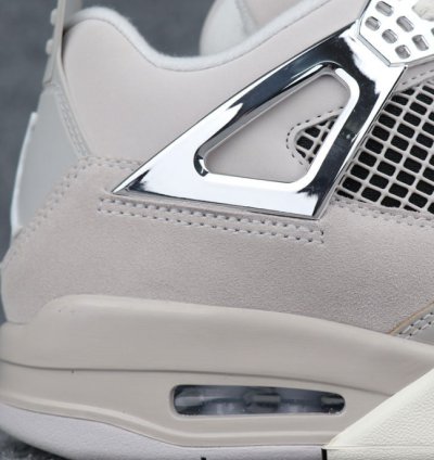 Air Jordan 4 Retro Frozen Moments