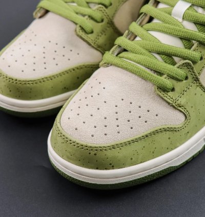 Nike SB Dunk Low Yuto Horigome Matcha HF8022-300