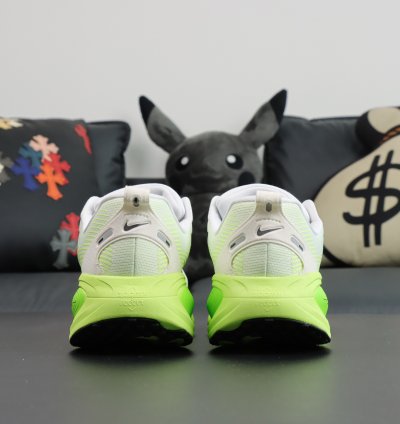 NIKE AIR ZOOM VOMERO 18 HM6803-102