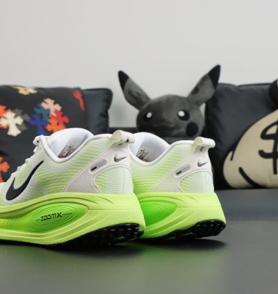 NIKE AIR ZOOM VOMERO 18 HM6803-102