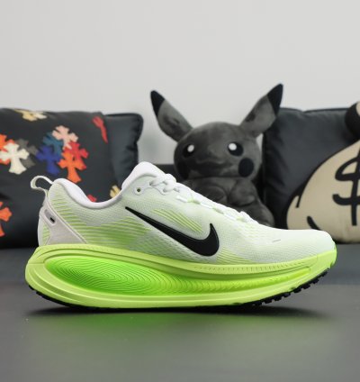 NIKE AIR ZOOM VOMERO 18 HM6803-102