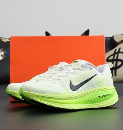 NIKE AIR ZOOM VOMERO 18 HM6803-102