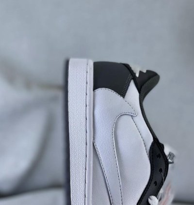 Travis Scott x Fragment x Air Jordan 1 Low Reverse Mocha