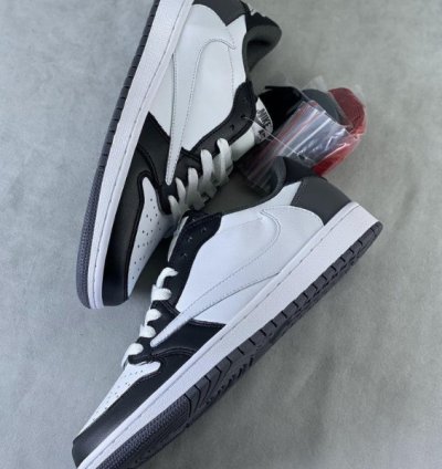Travis Scott x Fragment x Air Jordan 1 Low Reverse Mocha