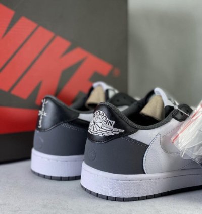 Travis Scott x Fragment x Air Jordan 1 Low Reverse Mocha