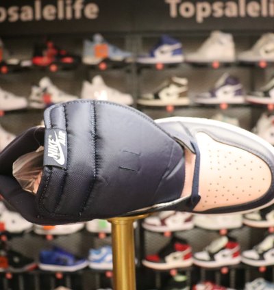 Air Jordan 1 Retro High OG SE 'Bubble Gum'