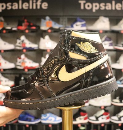 Air Jordan 1 Retro High OG 'Black Metallic Gold'