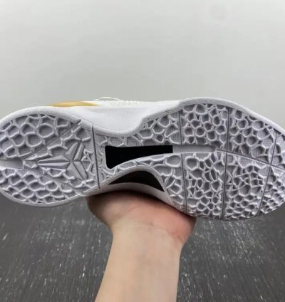 Kobe 6 Protro “BHM” White/Metallic Gold