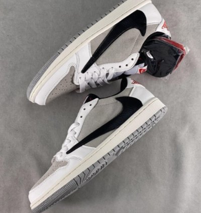 Travis Scott x Fragment x Air Jordan 1 Low
