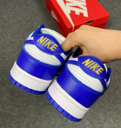 Nike Air SB Dunk Low Supreme Stars Hyper Royal