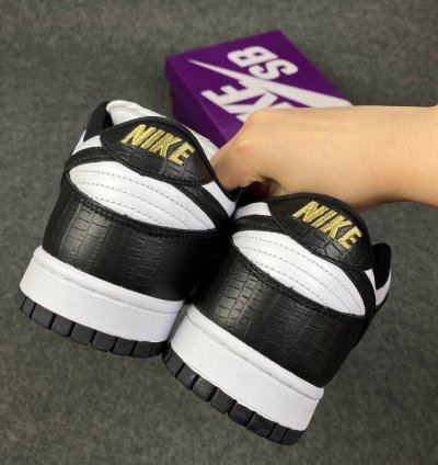 Nike SB Dunk Low Supreme Stars Black