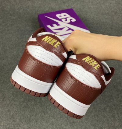 Nike SB Dunk Low Supreme Stars Barkroot Brown