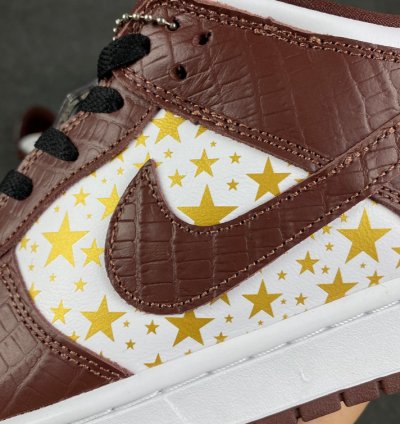 Nike SB Dunk Low Supreme Stars Barkroot Brown
