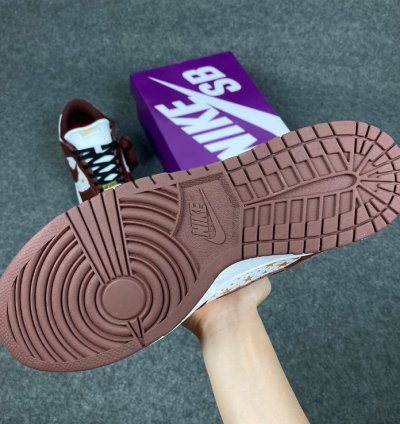 Nike SB Dunk Low Supreme Stars Barkroot Brown