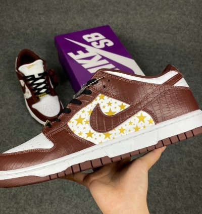 Nike SB Dunk Low Supreme Stars Barkroot Brown