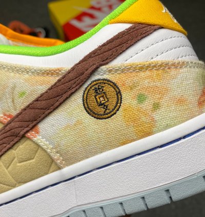 Nike SB Dunk Low Street Hawker