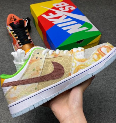 Nike SB Dunk Low Street Hawker