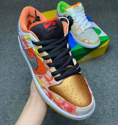 Nike SB Dunk Low Street Hawker
