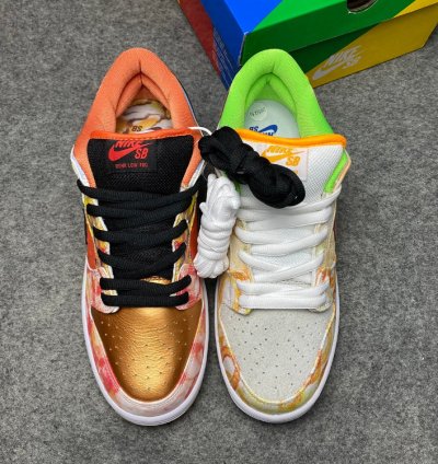 Nike SB Dunk Low Street Hawker